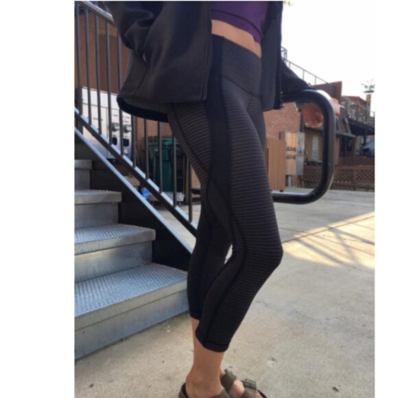 lululemon conduit crop black stripe low rise  leggings size 4 - Picture 2 of 7